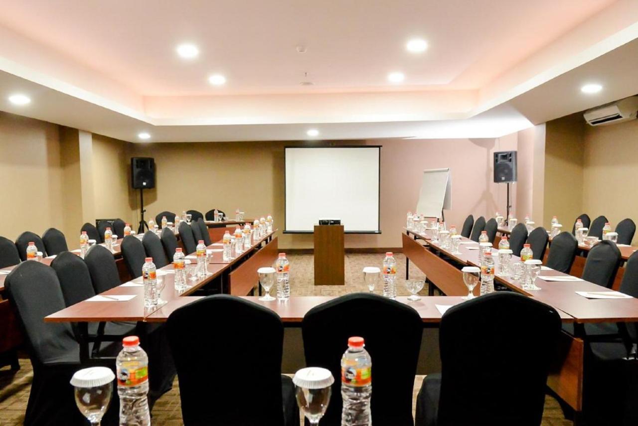 Lynn Hotel By Horison Yogyakarta Exterior photo