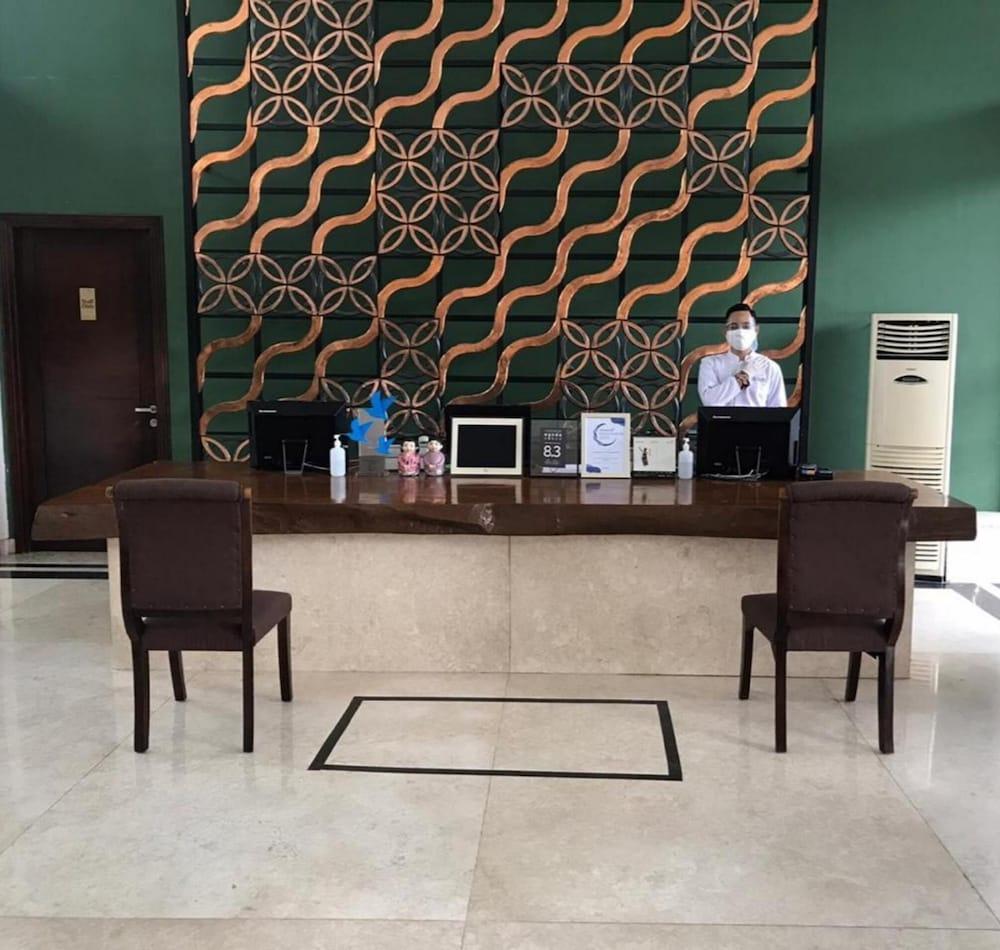Lynn Hotel By Horison Yogyakarta Exterior photo