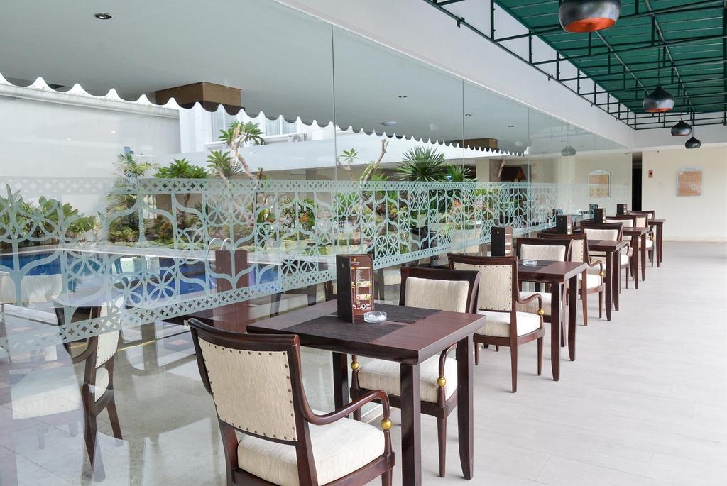 Lynn Hotel By Horison Yogyakarta Exterior photo