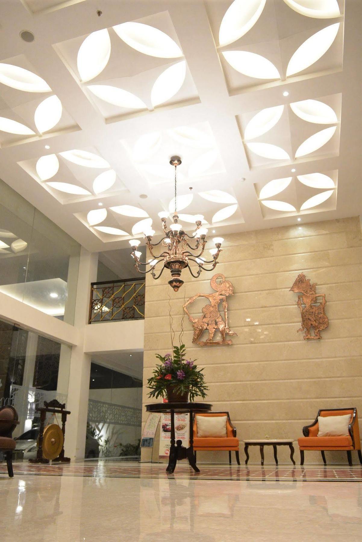 Lynn Hotel By Horison Yogyakarta Exterior photo