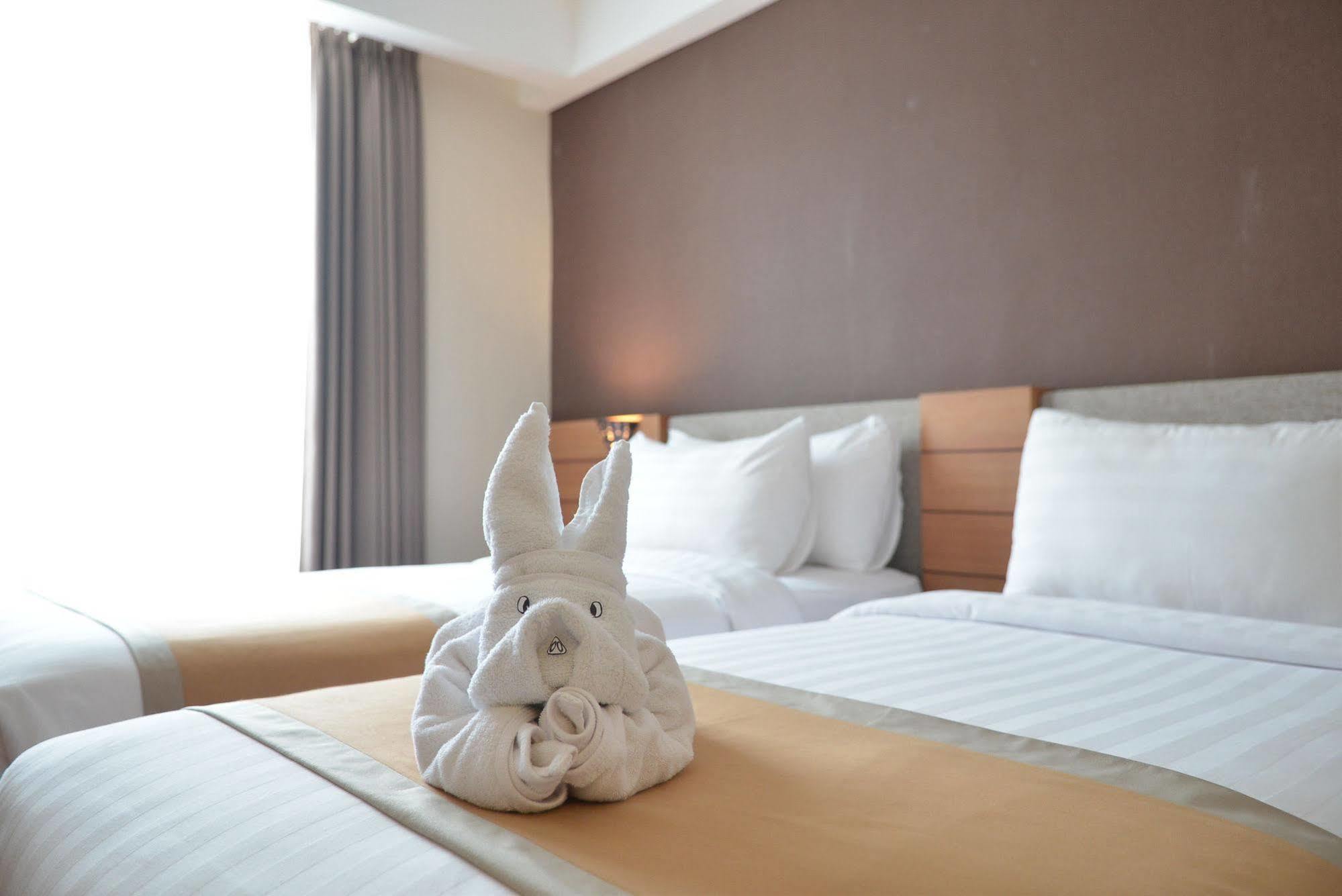 Lynn Hotel By Horison Yogyakarta Exterior photo