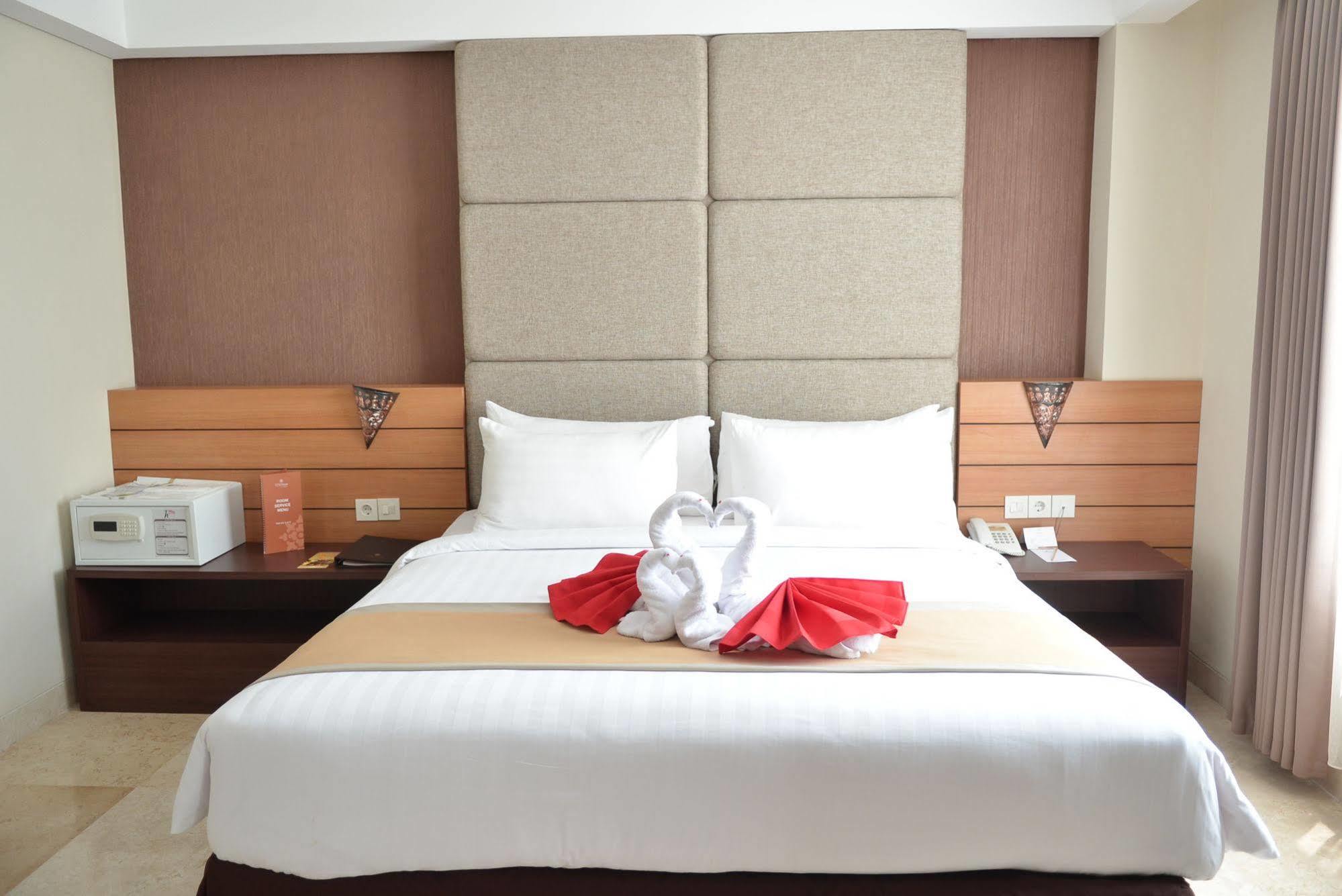 Lynn Hotel By Horison Yogyakarta Exterior photo