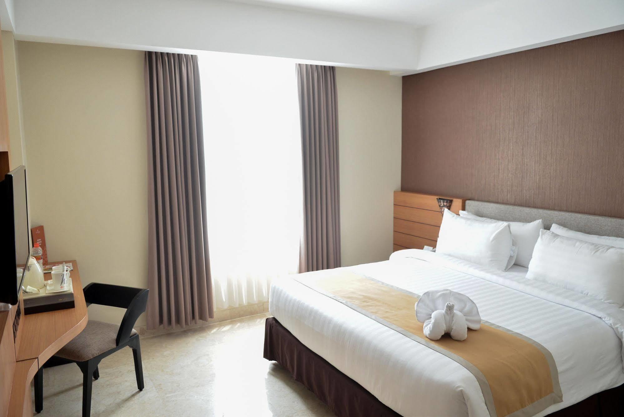 Lynn Hotel By Horison Yogyakarta Exterior photo